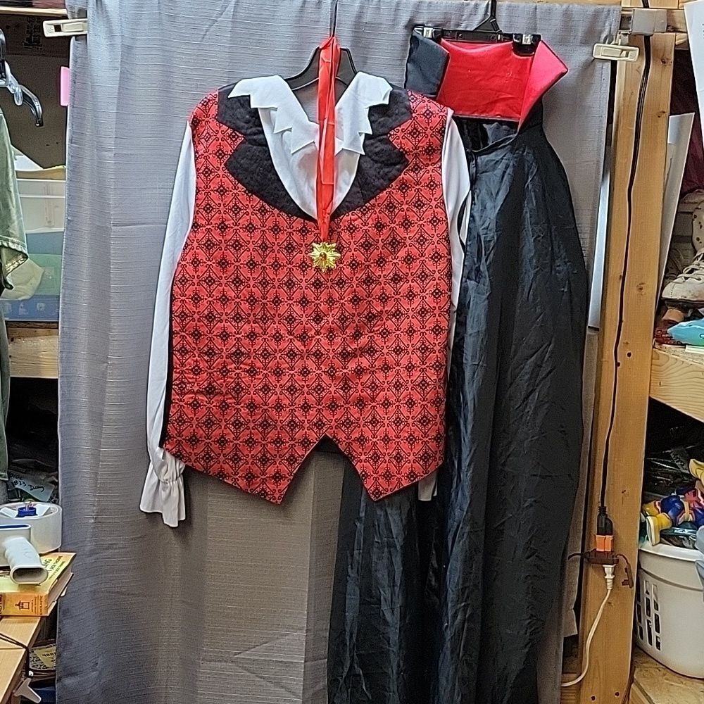 Vampire shirt w/attached vest and‎ cape Adult medium